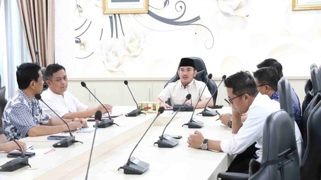 Pemerintah Kabupaten Bekasi mengkaji pelebaran akses jalan menuju Gerbang Tol Cikarang Pusat untuk mengatasi kemacetan harian dan meningkatkan mobilitas masyarakat.