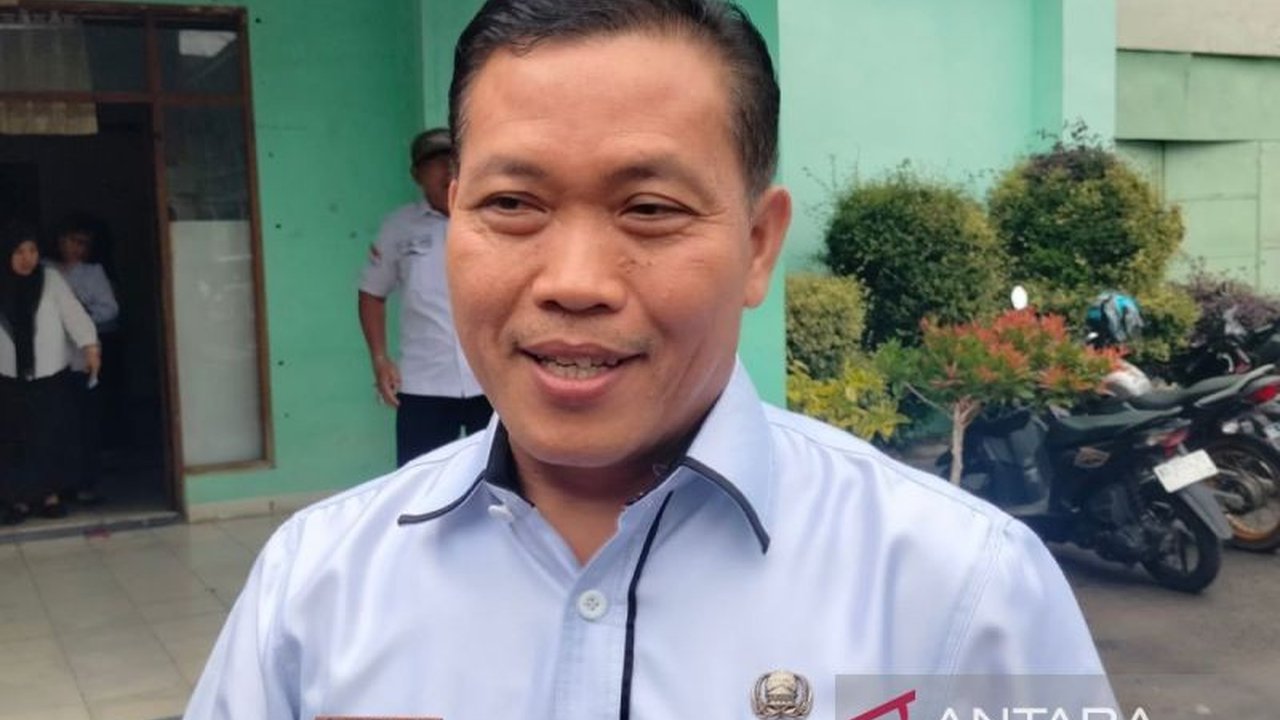 Disnakertrans Rejang Lebong menginisiasi program magang ke Jepang untuk mengurangi angka pengangguran dan kemiskinan ekstrem, menawarkan peluang pendapatan hingga Rp16 juta per bulan.