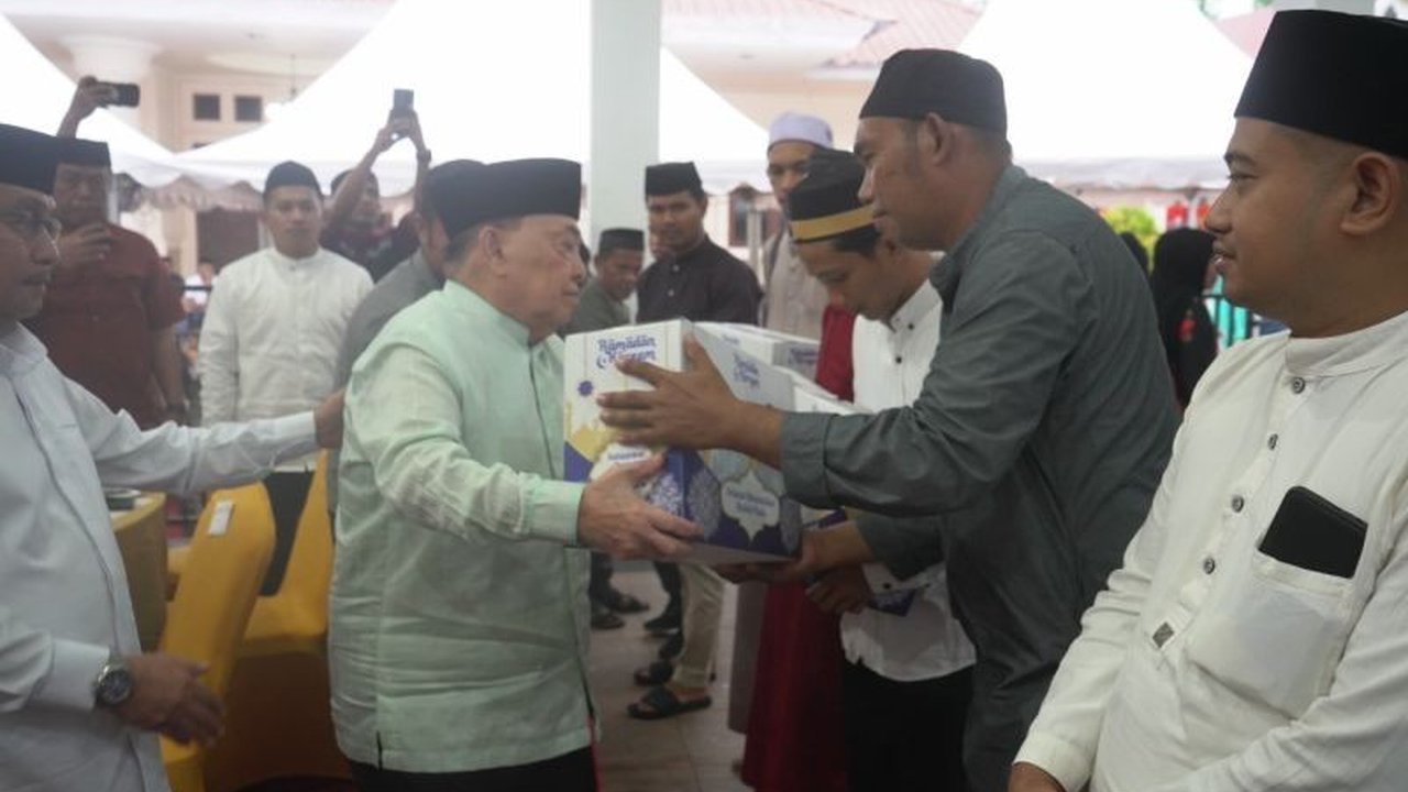 Pemerintah Provinsi Sulawesi Barat (Sulbar) memberikan beasiswa pendidikan kedokteran senilai Rp30 juta bagi siswa berprestasi untuk meningkatkan kualitas pelayanan kesehatan di daerah tersebut.