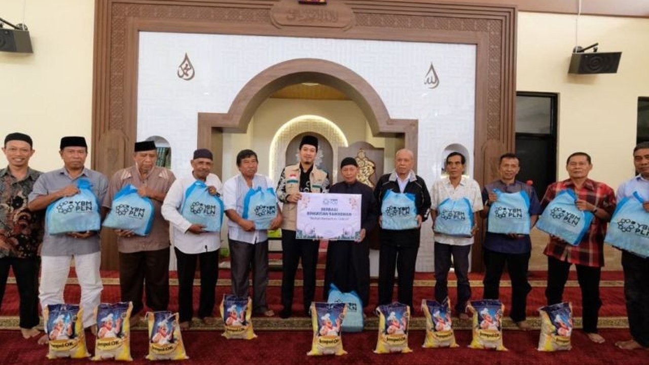 Unit Induk Pembangunan (UIP) Sulawesi melalui Yayasan Baitul Maal (YBM) PLN berbagi 30 paket sembako kepada purnabakti PLN di Makassar sebagai bentuk apresiasi dan silaturahmi di bulan Ramadan.