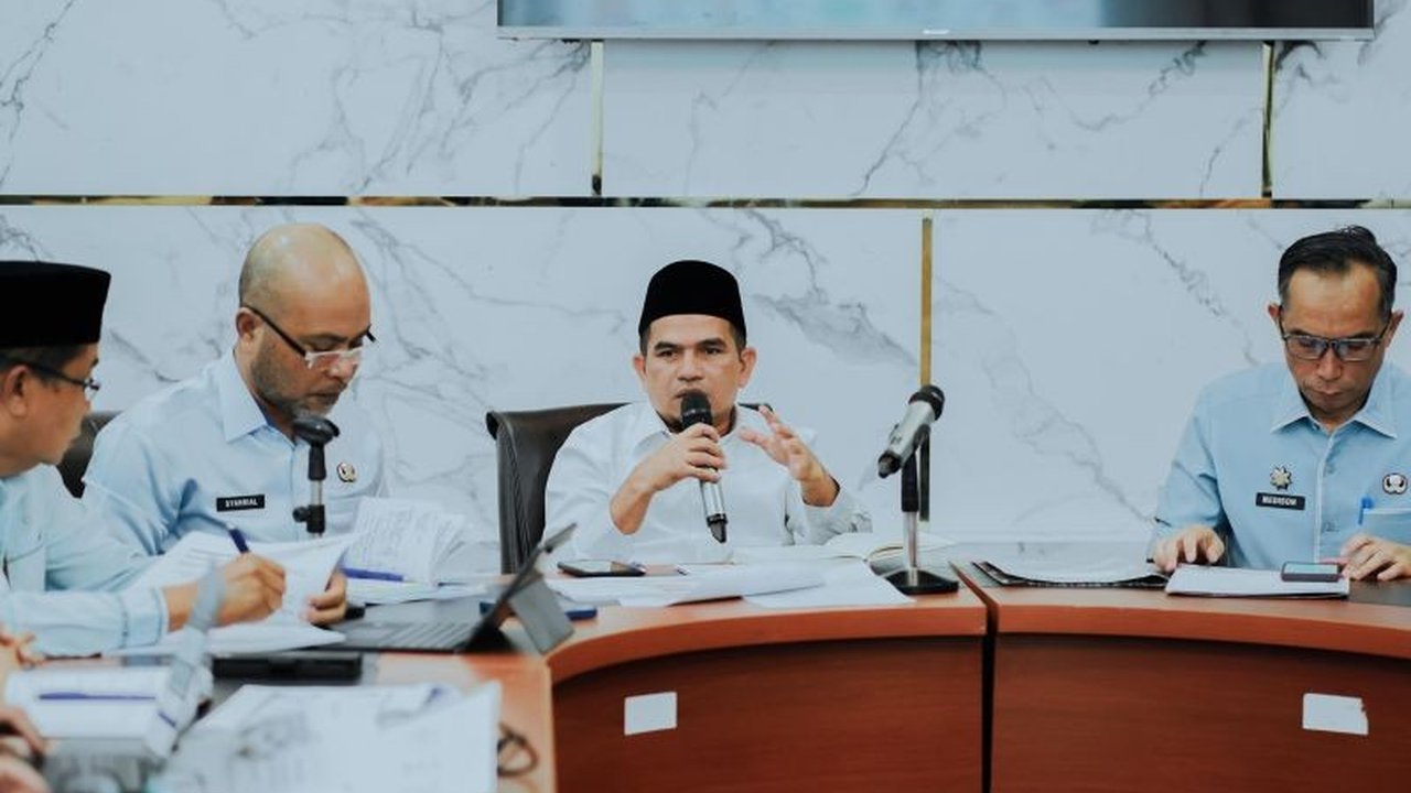 Pemerintah Kabupaten Solok, Sumatera Barat, siap membangun Sekolah Rakyat untuk meningkatkan akses pendidikan dan mengurangi angka buta aksara, dengan lokasi potensial di BLK Lubuk Selasih.