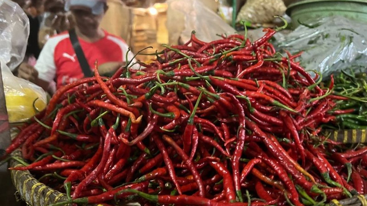 PIHPS mencatat harga bawang merah Rp46.050/kg dan cabai rawit Rp88.450/kg, serta komoditas pangan strategis lainnya di tingkat pedagang eceran nasional.