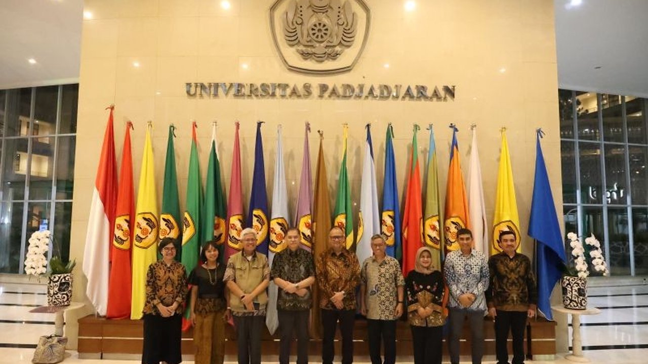 Kementerian Pendidikan, Kebudayaan, Riset, dan Teknologi (Kemdikbudristek) mendorong regulasi baru untuk memberikan fleksibilitas pendanaan kepada Perguruan Tinggi Negeri Badan Hukum (PTNBH) agar lebih mandiri dan berdaya saing.