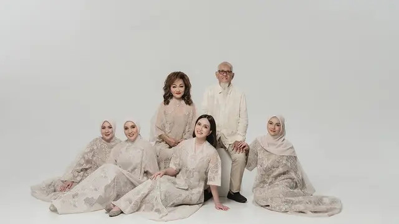 Pemotretan Shandy Aulia Bersama Keluarga Besar Muslim. (Sumber: Instagram/shandyaulia)