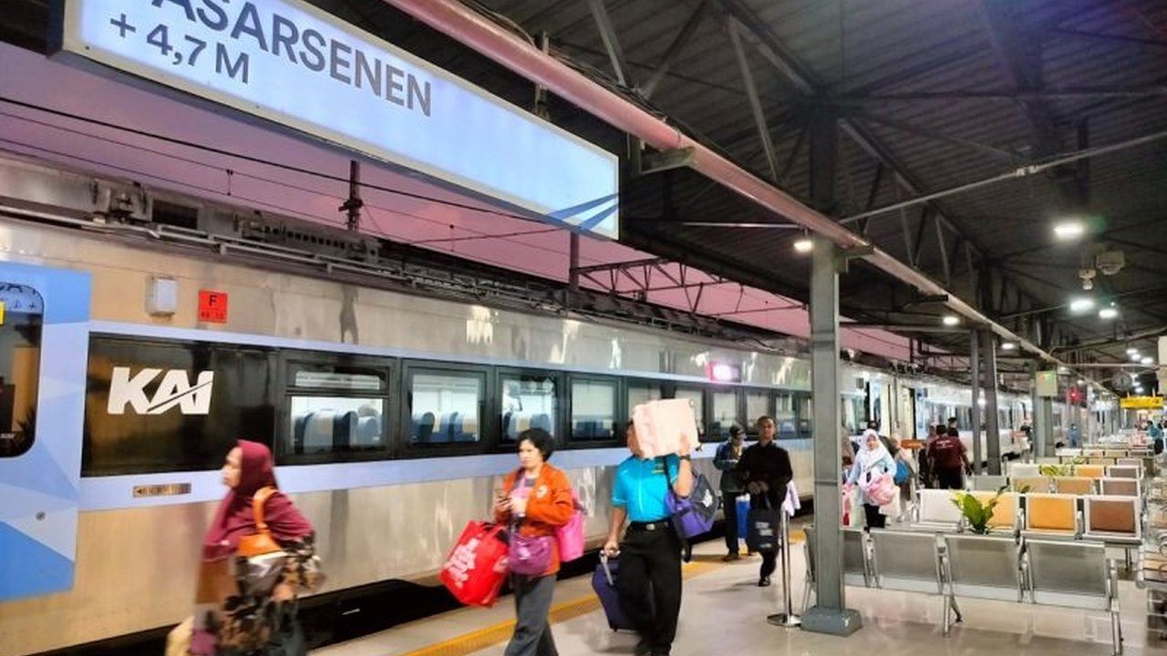 KAI Jual 2,5 Juta Tiket Kereta Api Lebaran 2025, 10 Relasi Ini Paling Ramai!