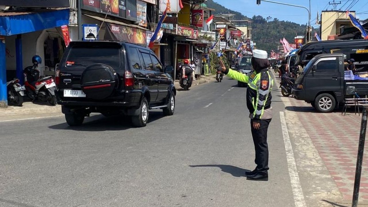 Personel Polres Wonosobo bersama instansi terkait telah menempati lima pos pengamanan di titik strategis untuk Operasi Ketupat Candi 2025 guna mengamankan arus mudik Lebaran dan memberikan pelayanan kepada masyarakat.