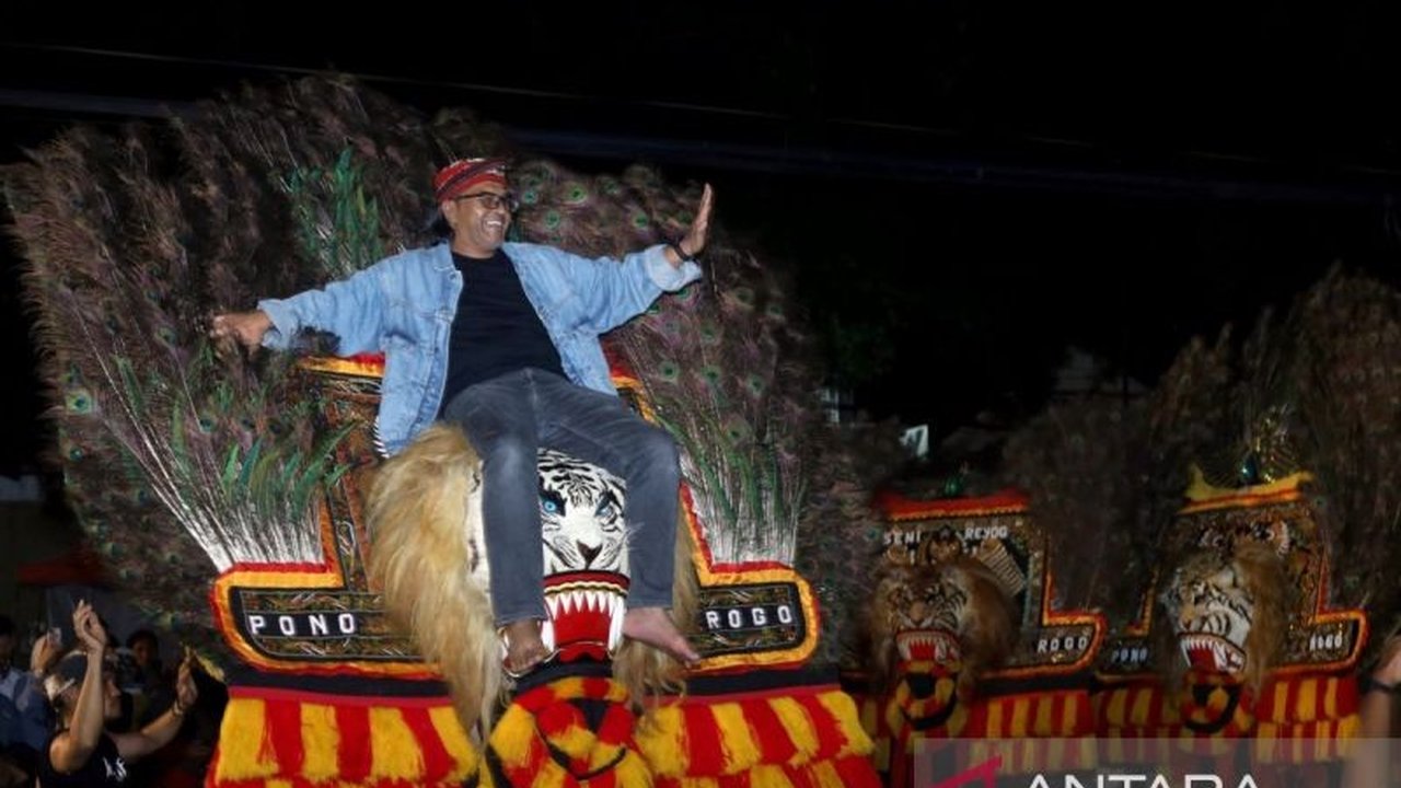 Ribuan warga Temanggung tumpah ruah menyaksikan Tadarus Budaya yang memadukan keindahan seni Reog Ponorogo dengan pesan moral dan agama di bulan Ramadan.