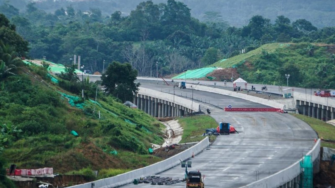 Otorita Ibu Kota Nusantara (OIKN) berharap proyek Jalan Tol Kota Nusantara tetap berjalan lancar meskipun pemerintah pusat menerapkan kebijakan penghematan anggaran tahun ini.