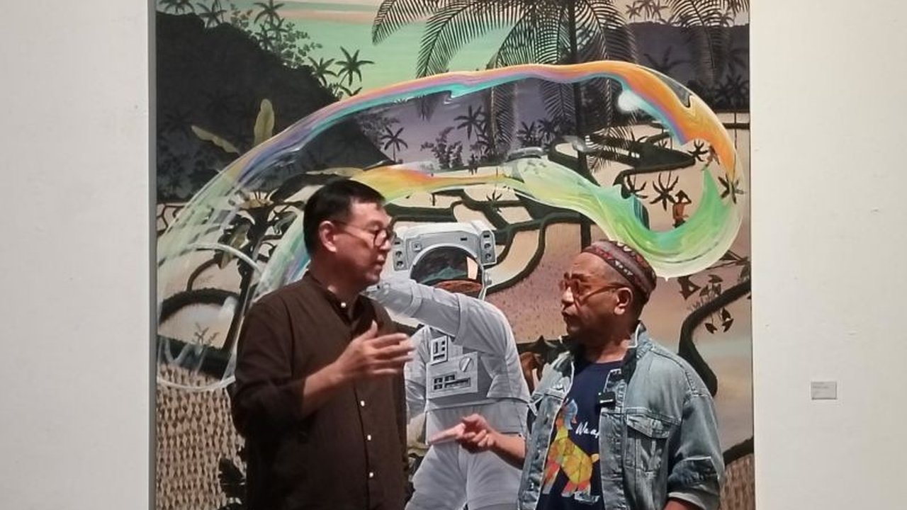 Anggota DPR RI Samuel Wattimena mengingatkan pentingnya menjaga nilai seni dan budaya di tengah perkembangan ekonomi kreatif, agar seni tidak hanya dilihat dari sisi nilai jualnya.