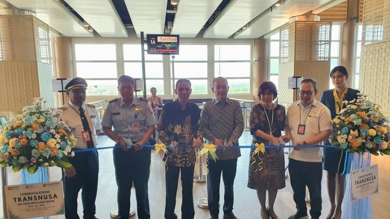 Maskapai Transnusa menambah pilihan penerbangan internasional dari Bali ke Perth, Australia, meningkatkan jumlah rute penerbangan di Bandara I Gusti Ngurah Rai menjadi 61 rute.