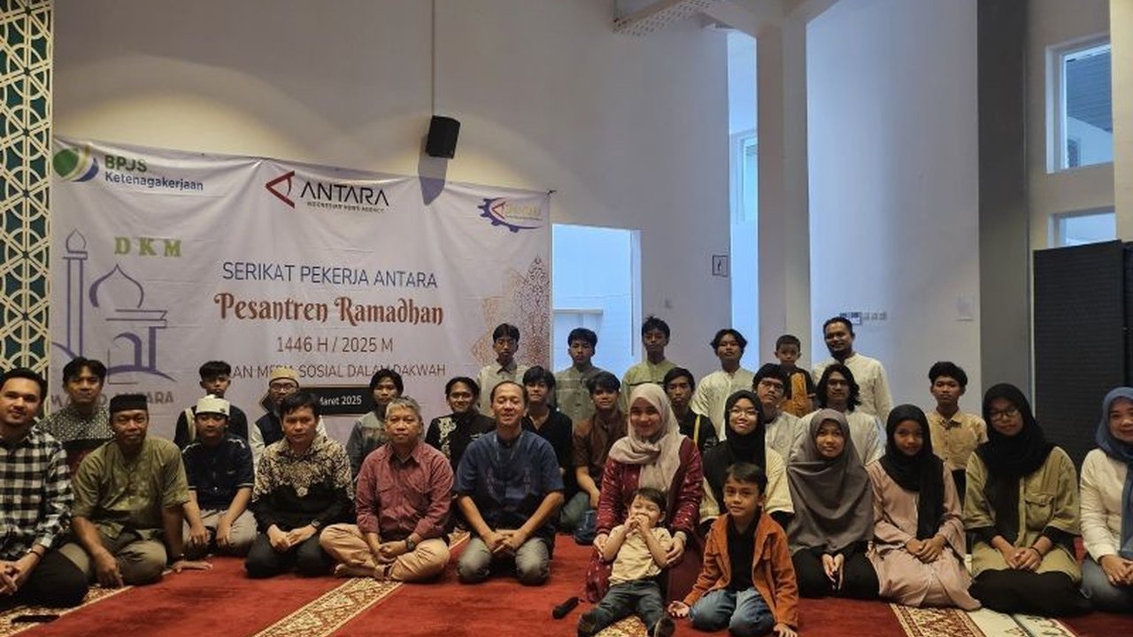 Serikat Pekerja ANTARA menggelar pesantren kilat untuk mengedukasi Gen Z agar bijak dan santun dalam bermedia sosial, guna mencegah dampak negatif penggunaan media sosial.