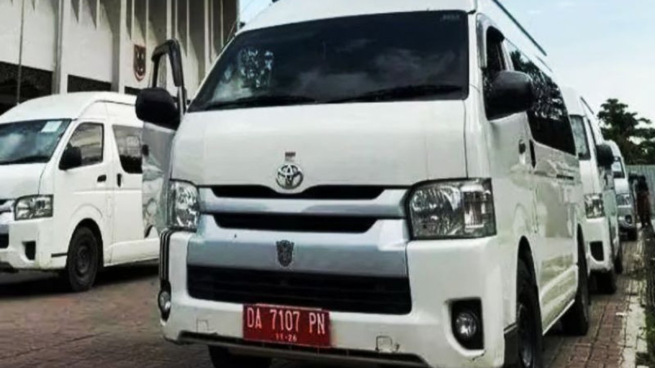 Pemprov Kalsel menyediakan 22 unit mobil Toyota Hiace untuk program mudik gratis Lebaran 2025, membantu masyarakat pulang kampung tanpa beban biaya transportasi.