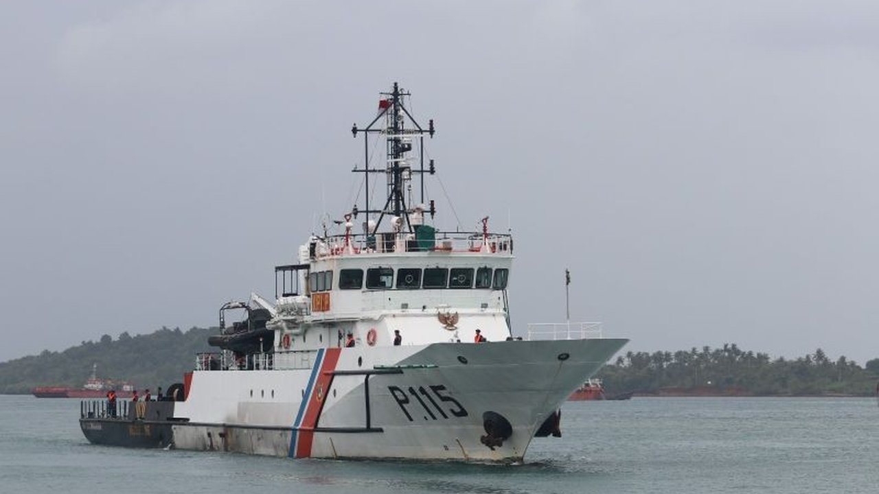 PPLP Tanjung Uban kerahkan 9 kapal negara dan 21 personel untuk mengamankan jalur laut selama arus mudik Lebaran 2025, menjamin keamanan dan keselamatan pemudik.