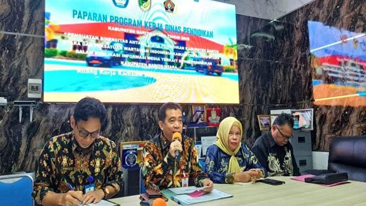 Dinas Pendidikan Barito Utara Kalimantan Tengah meningkatkan pendidikan literasi, numerasi, sains, dan teknologi di PAUD untuk membentuk generasi unggul.