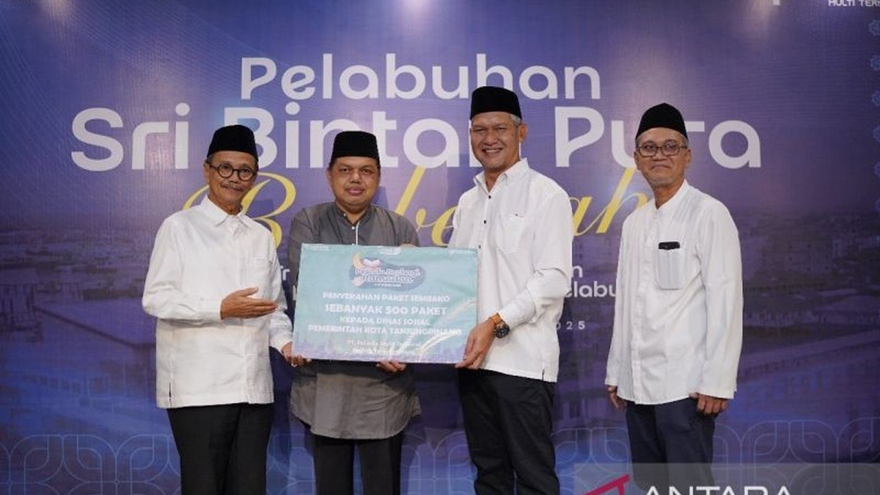 PT Pelindo Multi Terminal Tanjungpinang membagikan ribuan paket sembako dan takjil Ramadan kepada masyarakat sekitar Pelabuhan SBP dan anak yatim, sebagai wujud tanggung jawab sosial perusahaan.