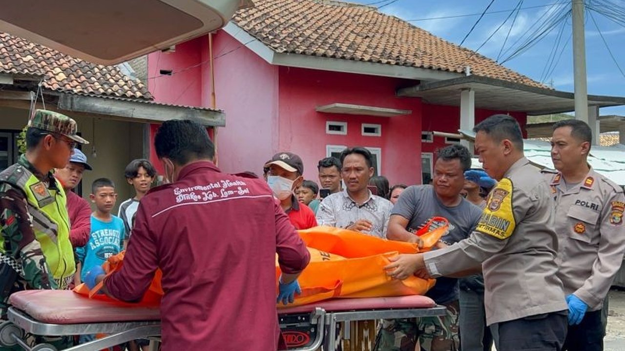 Kepolisian Sektor Penengahan, Lampung Selatan, menyelidiki kasus dugaan pembunuhan seorang wanita muda, WD (24), yang ditemukan tewas di kontrakannya di Bakauheni.