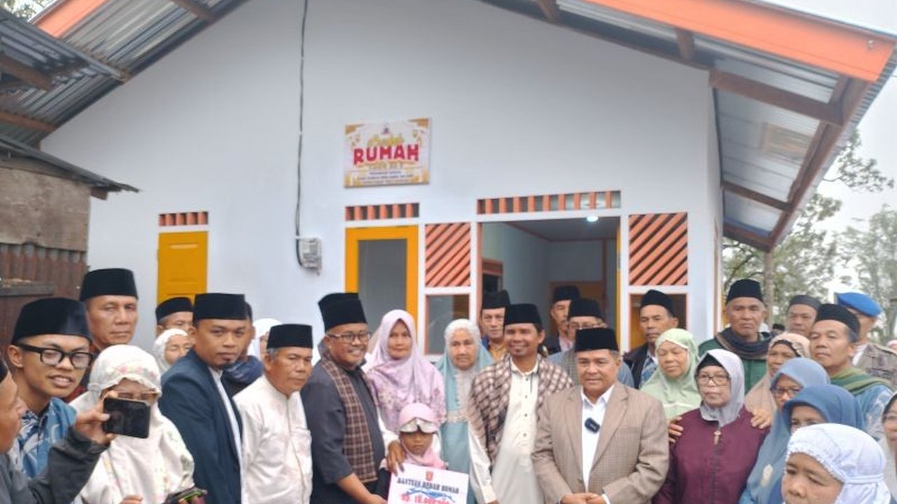 Bupati Agam meresmikan rumah hasil swadaya jamaah Gerakan Subuh Berjamaah ABC untuk warga lanjut usia di Koto Tinggi, Kecamatan Baso, yang dibangun dari dana sumbangan jamaah.
