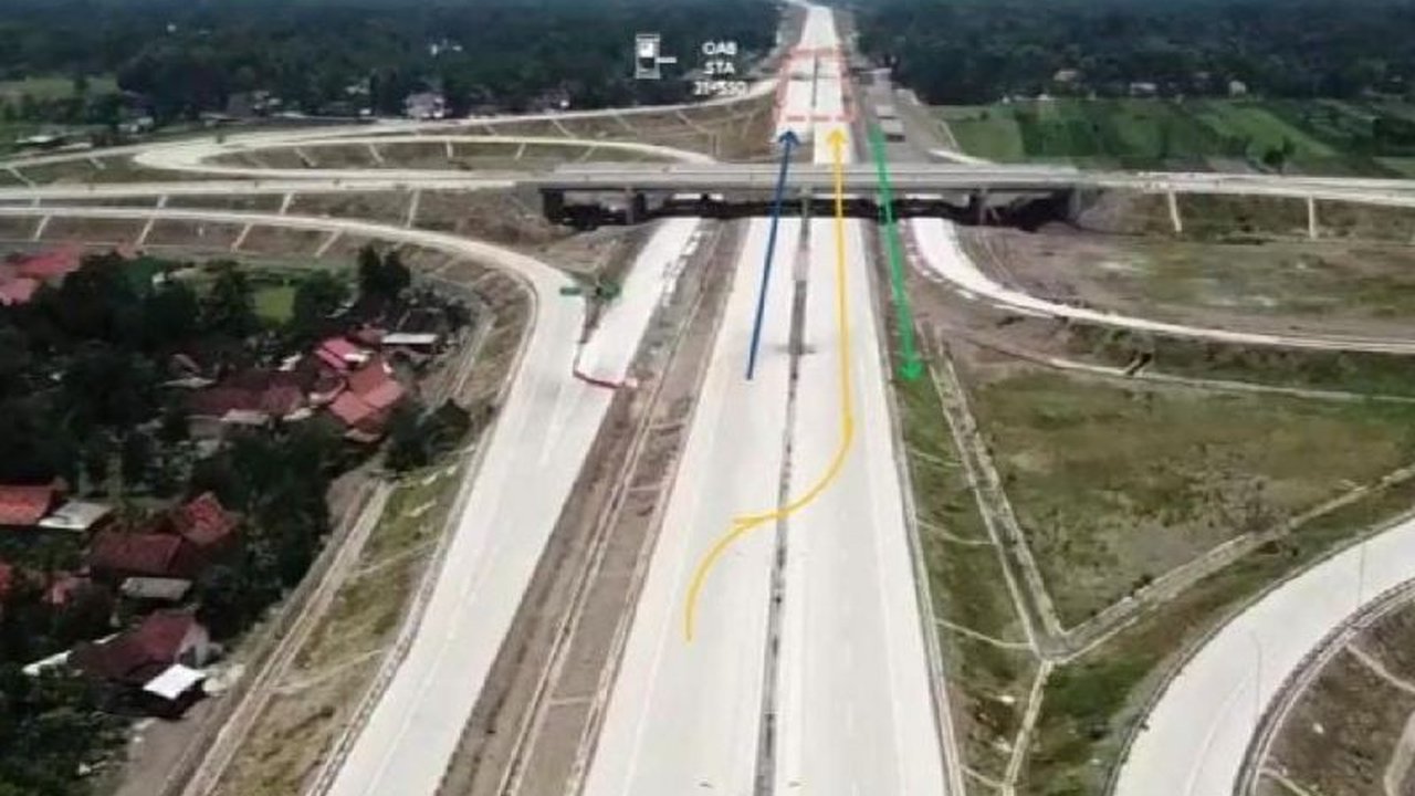 Wakil Menteri PU memastikan Tol Fungsional Solo-Jogja sepanjang 30,6 km siap beroperasi untuk kelancaran arus mudik Lebaran 2025, dengan koordinasi lintas sektor untuk mengantisipasi kemacetan.