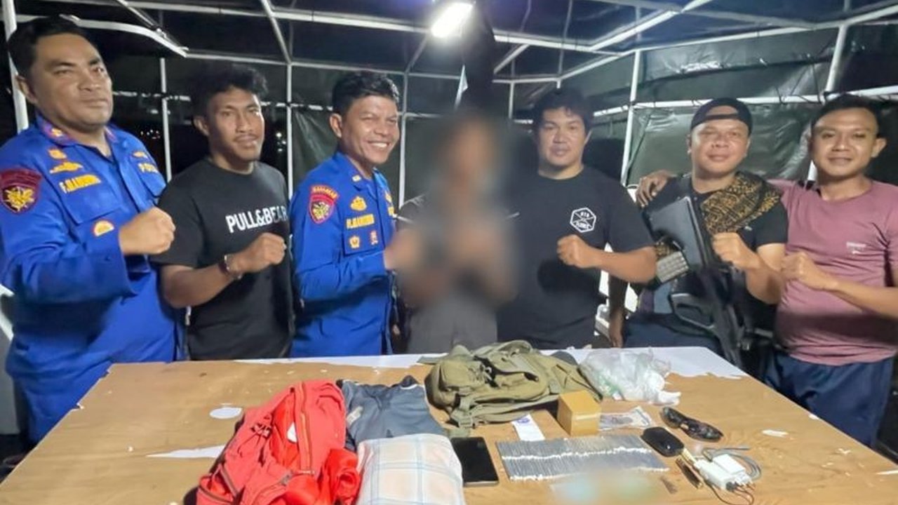 Polres Manggarai Barat menggagalkan penyelundupan 100 detonator bom ikan di Labuan Bajo yang akan digunakan untuk pengeboman ikan di perairan Labuan Bajo dan Taman Nasional Komodo.