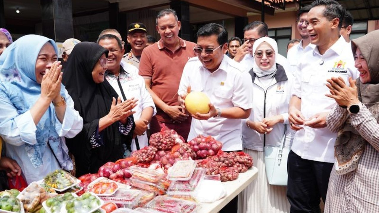 Badan Pangan Nasional (Bapanas) dan Kadin Indonesia berkolaborasi melalui Gerakan Pangan Murah (GPM) untuk menjaga stabilitas harga pangan menjelang Lebaran 2025, memastikan keterjangkauan bagi masyarakat.