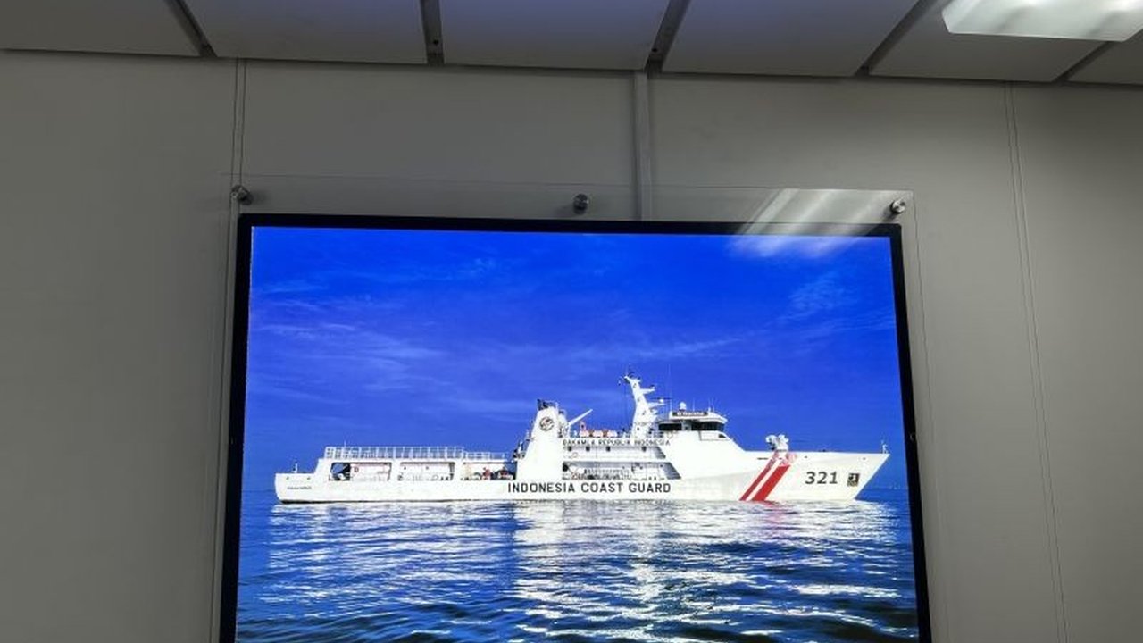 KN Pulau Nipah-321 berhasil memulangkan dua nelayan Indonesia yang ditangkap di perairan Malaysia setelah melewati cuaca ekstrem dan koordinasi dengan APMM.