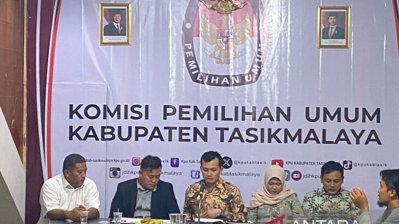 KPU Kabupaten Tasikmalaya menetapkan Ai Diantani sebagai calon bupati pengganti Ade Sugianto yang diskualifikasi untuk Pemungutan Suara Ulang (PSU) Pilkada 2024.