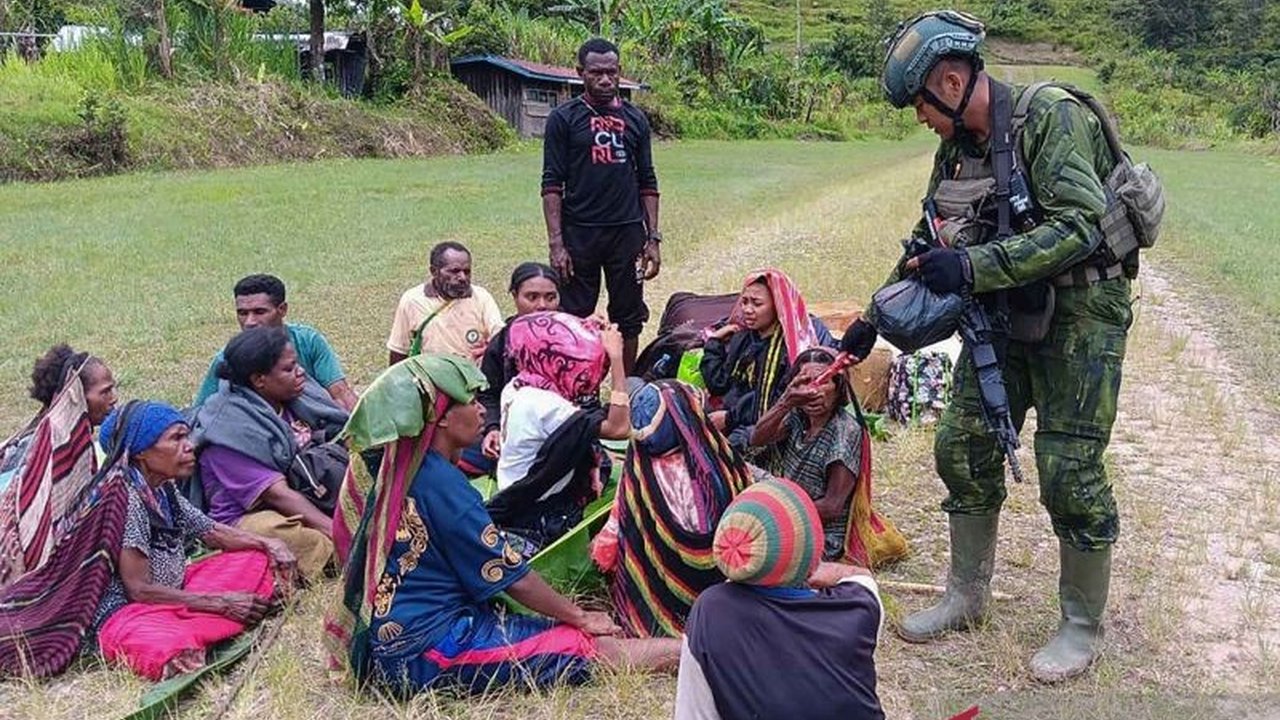 Menteri HAM Natalius Pigai berkoordinasi dengan Pemprov NTT dan Papua Pegunungan pasca serangan KKB di Yahukimo yang menewaskan satu guru dan melukai enam lainnya, sebagian besar berasal dari NTT.