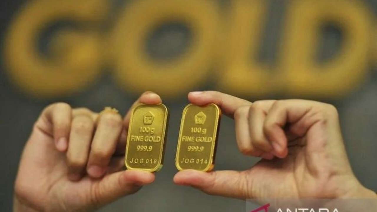 Harga emas Antam hari ini, 24 Maret 2024, naik tipis menjadi Rp1.765.000 per gram, sementara harga buyback juga meningkat.