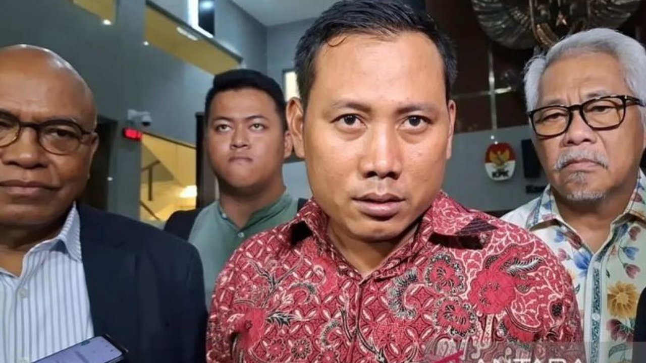 PN Jaksel menggelar praperadilan atas penggeledahan paksa staf Hasto Kristiyanto oleh KPK, mempertanyakan legalitas penggeledahan dan penyitaan barang bukti.