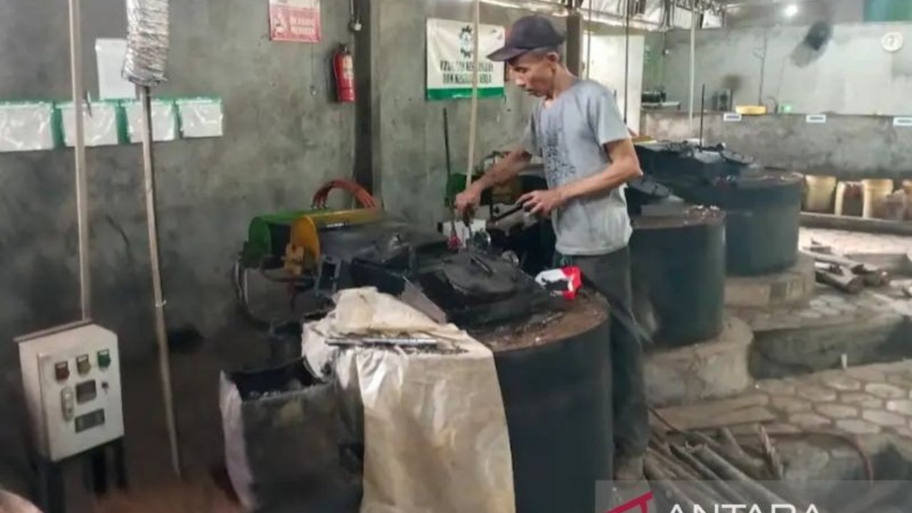 BRIN bersama Pemkab Banjarnegara dan Bank Sampah Banjarnegara sukses kembangkan teknologi faspol untuk mengubah sampah plastik menjadi bahan bakar alternatif ramah lingkungan bernama petasol.