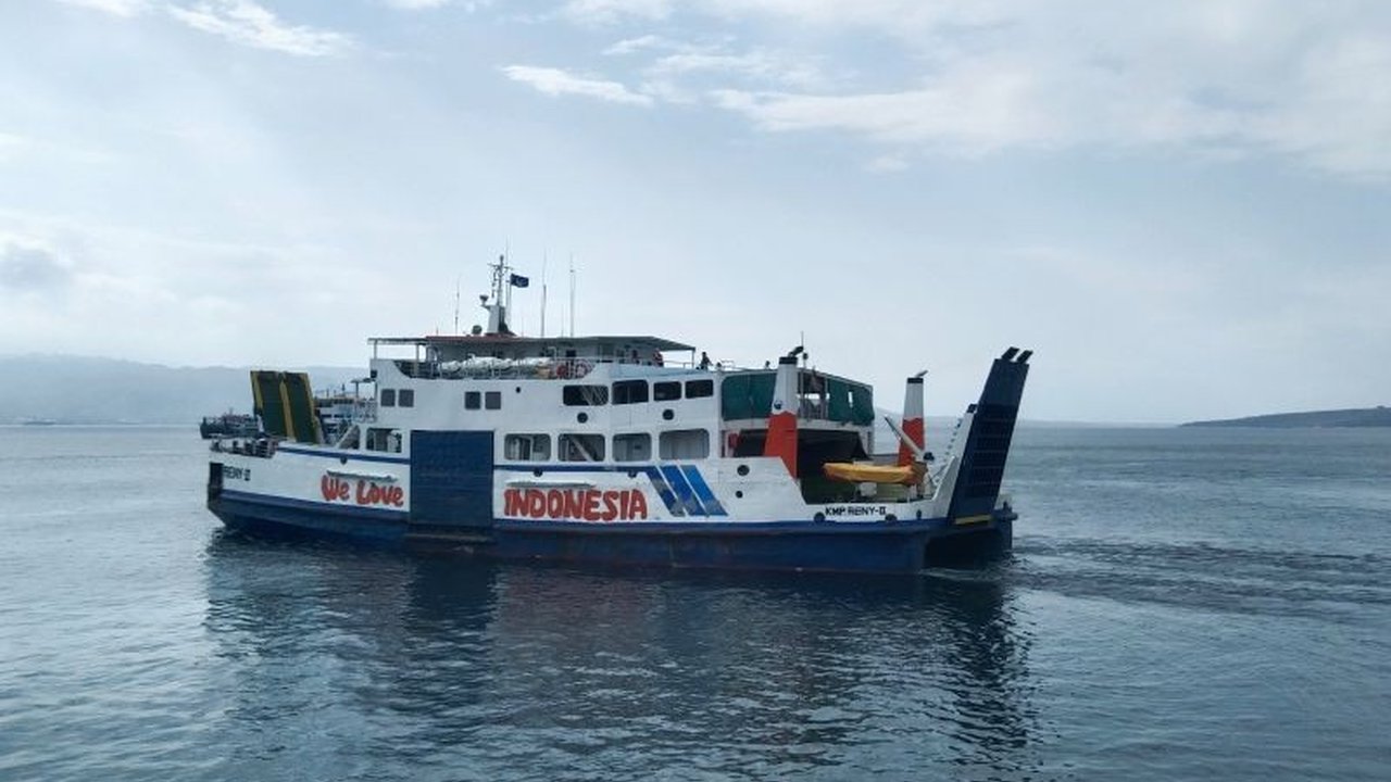 BBMKG memprakirakan gelombang laut di Selat Bali mencapai 2,5 meter selama arus mudik Lebaran 2025, dengan potensi hujan dan angin kencang di Bali.