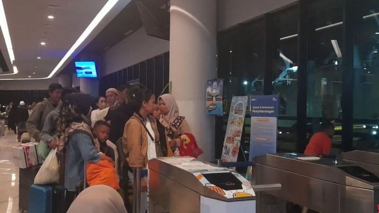 Kemenhub laporkan peningkatan signifikan penumpang angkutan umum di semua moda transportasi pada H-9 Lebaran 2025, menunjukkan kesiapan masyarakat mudik lebih awal.