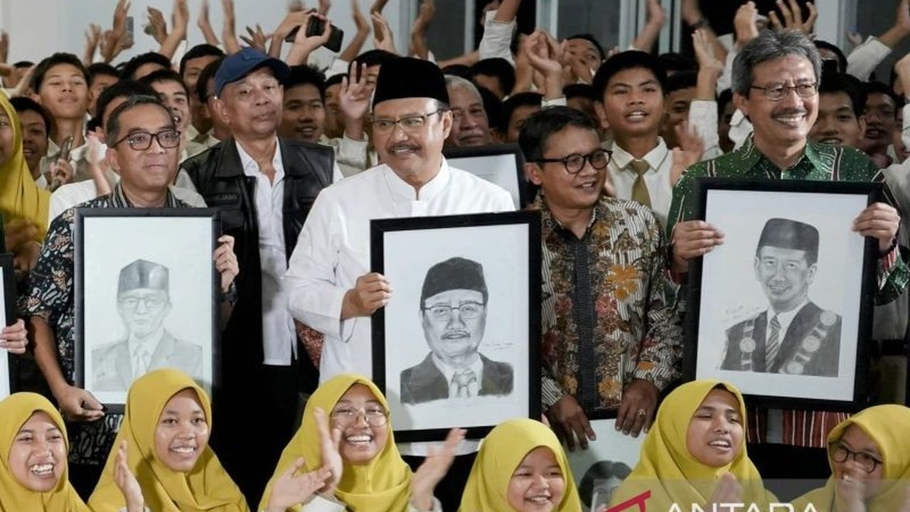Menteri Sosial dan Wakil Menteri Sosial mengunjungi SMA CT Arsa untuk mempelajari model pendidikan unggul guna mematangkan program Sekolah Rakyat yang bertujuan memutus rantai kemiskinan.