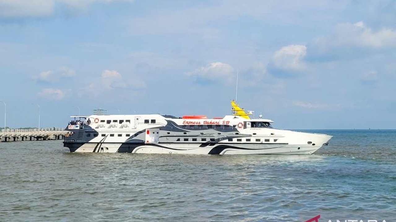 Kapal cepat terakhir program mudik gratis Kementerian Perhubungan dari Situbondo ke Madura mengangkut 355 pemudik, dengan 100 tiket gratis dan sisanya berbayar.