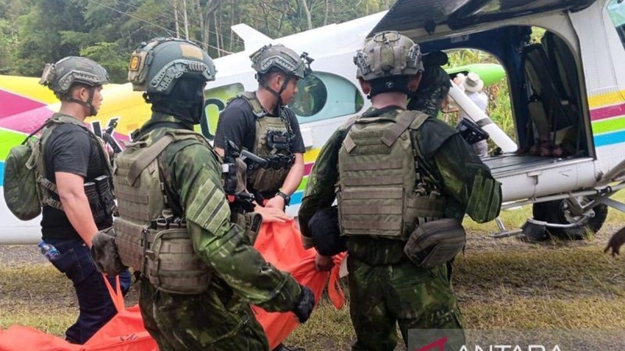 Komisi X DPR RI mendesak pemerintah meningkatkan perlindungan guru dan tenaga kesehatan di daerah rawan konflik Papua, menyusul serangan KKB yang menewaskan seorang guru di Yahukimo.