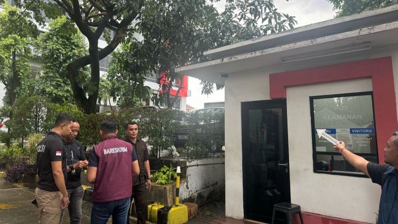 Bareskrim Polri menganalisis rekaman CCTV dan memeriksa saksi terkait dugaan teror berupa pengiriman potongan kepala babi dan bangkai tikus ke kantor Tempo, Jakarta Selatan.