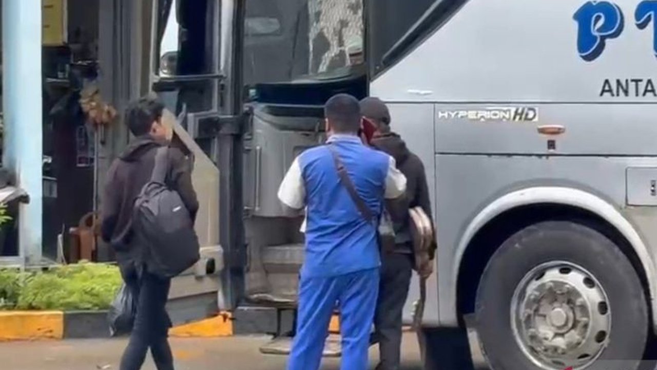 BPTD Jambi memprediksi kenaikan penumpang bus di Terminal Alam Barajo hingga 20 persen selama mudik Lebaran 2025, dengan peningkatan jumlah bus sekitar 4-5 persen dibandingkan tahun lalu, serta peningkatan pemeriksaan kelaikan kendaraan.