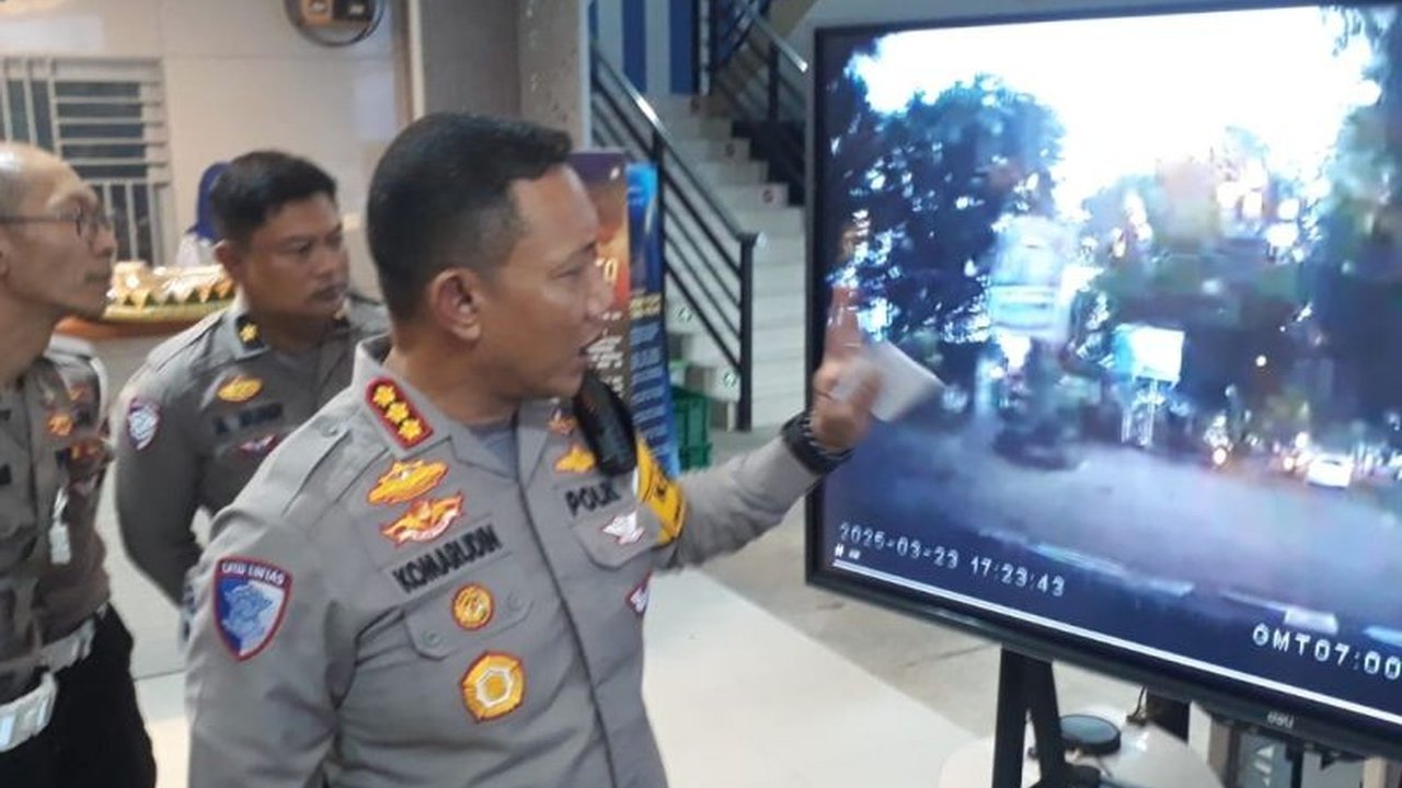 Polda Jatim siapkan 149 pos pengamanan, 41 pos pelayanan, dan 13 pos terpadu untuk kelancaran arus mudik Lebaran 2025, dengan antisipasi puncak arus mudik pada 27-28 Maret dan arus balik 5-7 April.