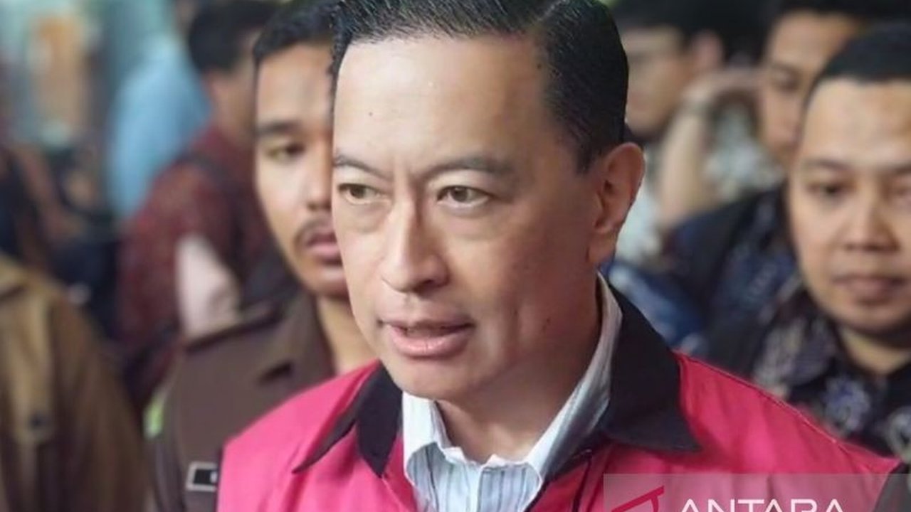 Mantan Mendag Tom Lembong membantah kebijakan impor gula yang dikeluarkannya merugikan petani, justru sebaliknya, ia klaim menguntungkan petani karena harga jual gula di atas HPP.