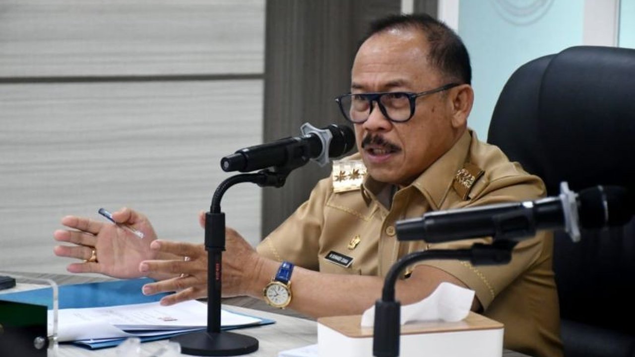 Pemerintah Provinsi Sulawesi Barat (Sulbar) menanggung iuran BPJS Kesehatan 34.446 warga tidak mampu yang sebelumnya kesulitan berobat karena kartu BPJS tidak aktif, memastikan akses kesehatan bagi seluruh masyarakat.