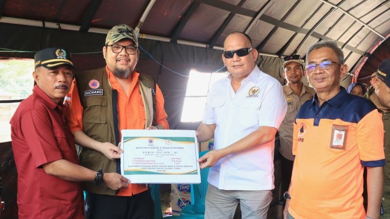 Pemerintah Kabupaten Parigi Moutong menerima bantuan logistik dari Komisi VIII DPR dan BNPB untuk korban banjir bandang di Kecamatan Palasa dan Tomini, Sulawesi Tengah.
