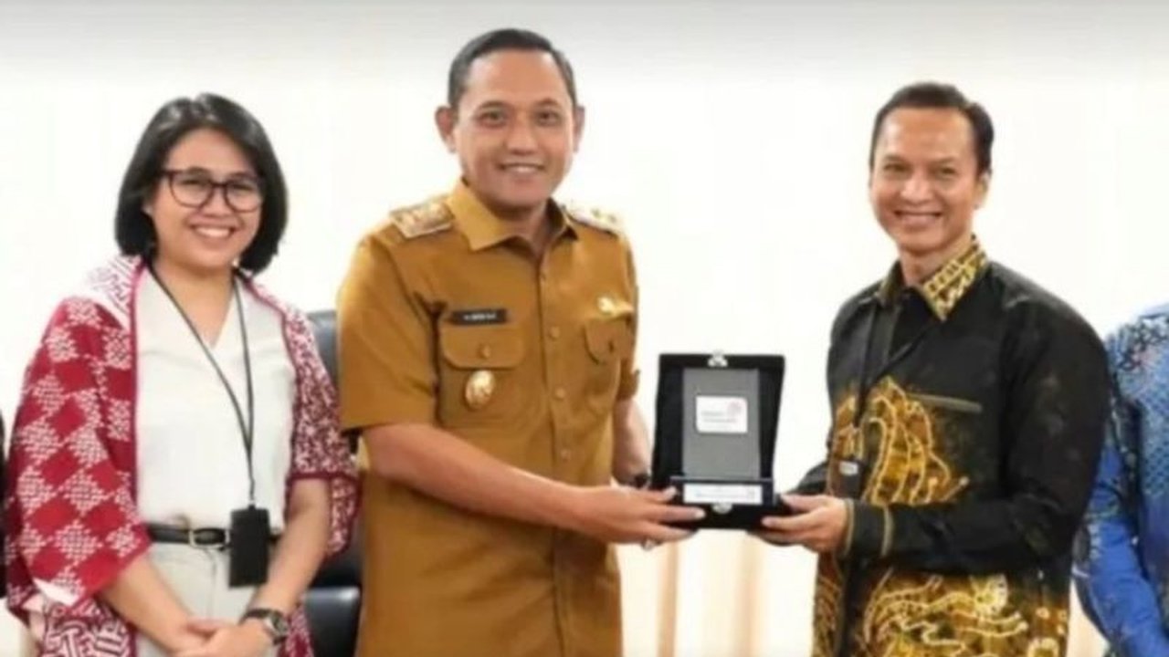 Wakil Gubernur Kaltim meminta Telkom berkolaborasi menyediakan akses WiFi gratis di daerah pedalaman dan perbatasan untuk pemerataan pembangunan dan pendidikan.