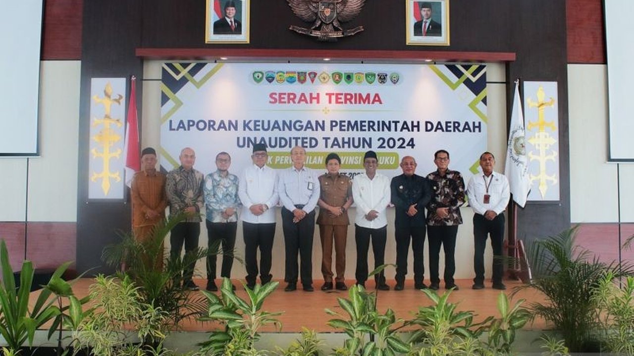 Pemerintah Provinsi Maluku menyerahkan Laporan Keuangan Pemerintah Daerah (LKPD) Tahun 2024 kepada BPK Perwakilan Provinsi Maluku sebagai bentuk komitmen terhadap transparansi dan akuntabilitas pengelolaan keuangan daerah.