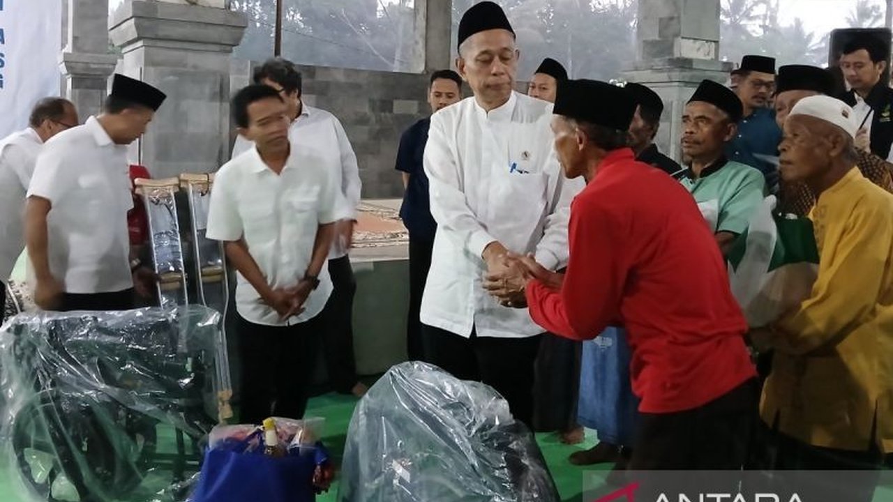 Wakil Menteri Sosial (Wamensos) Agus Jabo Priyono menargetkan pengentasan kemiskinan ekstrem yang mencapai 3,17 juta jiwa pada tahun 2026 melalui pemberdayaan ekonomi masyarakat.