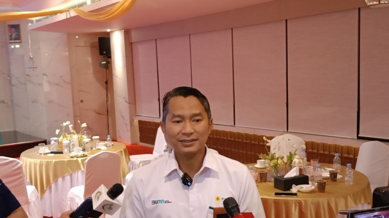 PLN UID Jakarta Raya memprediksi penurunan konsumsi listrik hingga 20 persen selama Lebaran 2025 akibat mudik, sehingga mengimbau warga untuk mengecek instalasi listrik rumah sebelum mudik.