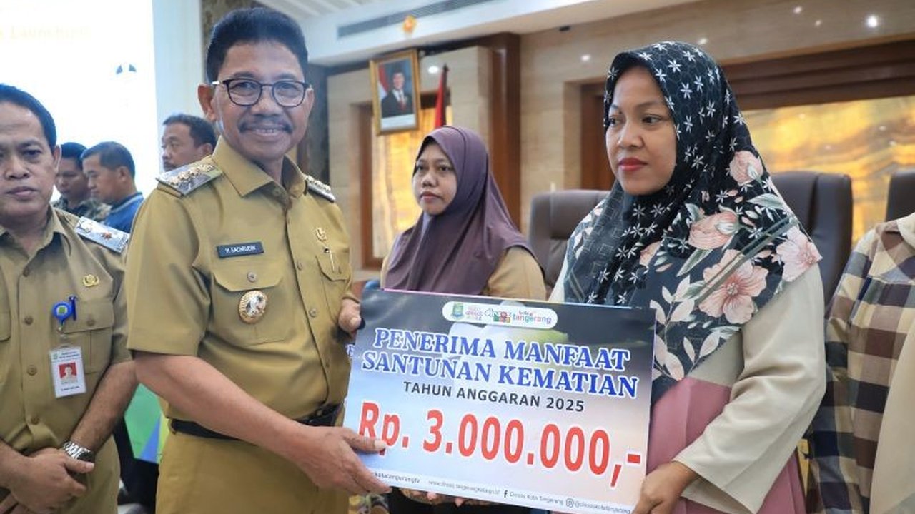 Pemerintah Kota Tangerang menyalurkan santunan kematian tahap pertama tahun 2025 kepada 98 keluarga kurang mampu melalui Dinas Sosial, dengan total anggaran Rp294 juta.