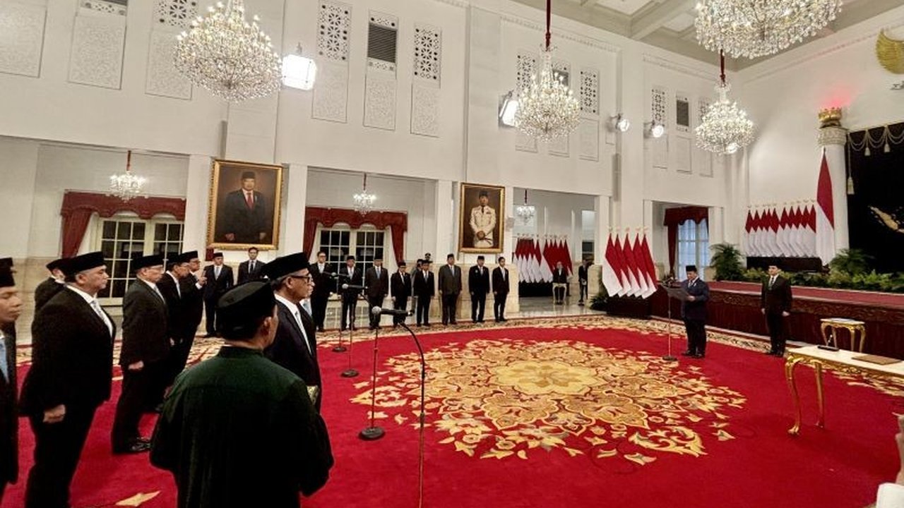 Presiden Prabowo Subianto melantik 31 diplomat dan tokoh sebagai duta besar RI untuk berbagai negara dan organisasi internasional dalam sebuah upacara di Istana Negara.