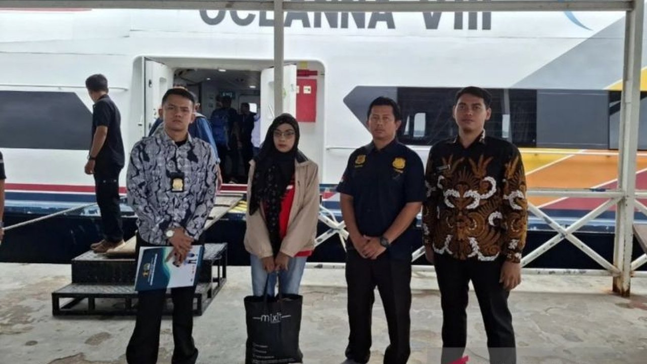 Imigrasi Selatpanjang, Riau, mendeportasi seorang wanita asal Malaysia karena izin tinggalnya telah habis lebih dari 60 hari, melanggar UU Keimigrasian Nomor 6 Tahun 2011.