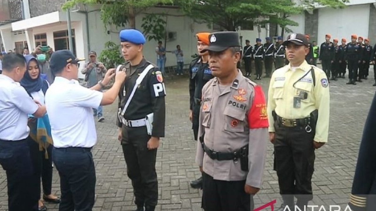 PT KAI Daop 7 Madiun gelar apel pasukan, siapkan 127.248 tempat duduk untuk angkutan Lebaran 2025 dengan berbagai upaya peningkatan keselamatan dan pelayanan.