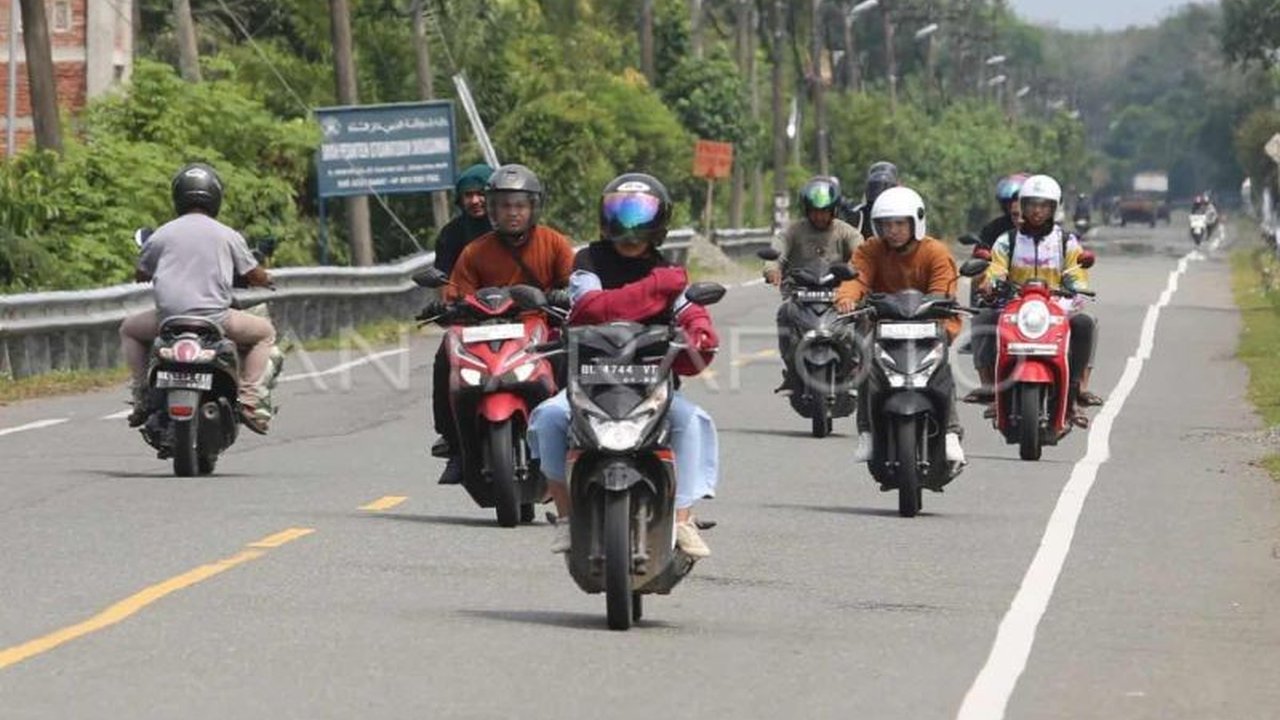 Badan Penanggulangan Bencana Daerah (BPBD) Kota Tangerang mengimbau pemudik sepeda motor untuk selalu pantau info cuaca dan waspada cuaca ekstrem selama mudik Lebaran 2025.